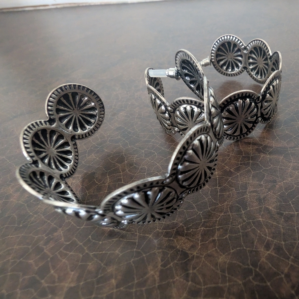Silver faux Vintage Western Hoop Earrings - Picture 6 of 7